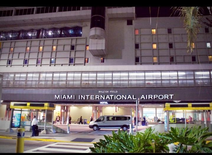 Private Rooms Close To Miami Airport - Free Parking - 01 Exterior photo