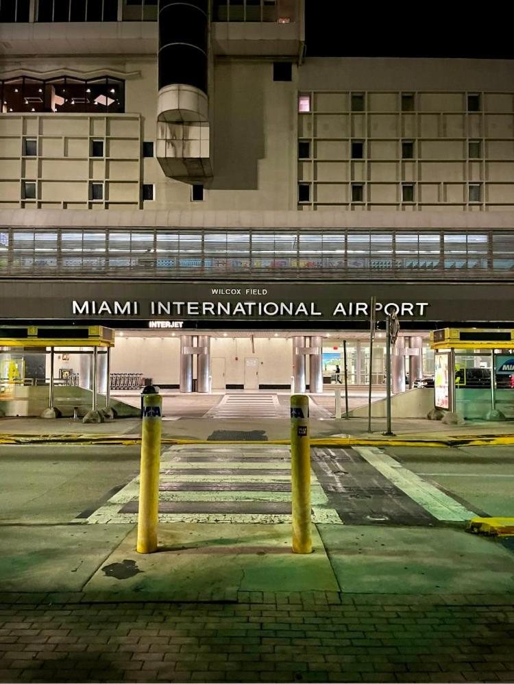 Private Rooms Close To Miami Airport - Free Parking - 01 Exterior photo