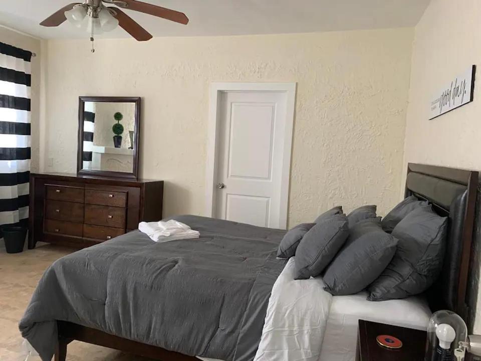 Private Rooms Close To Miami Airport - Free Parking - 01 Exterior photo