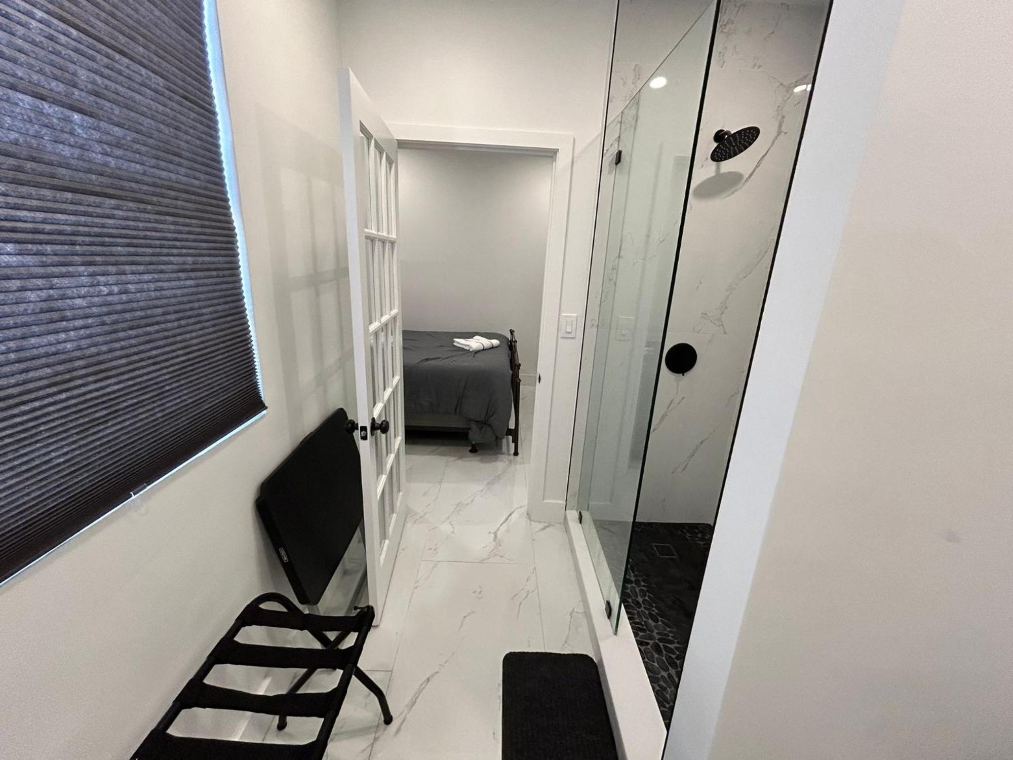 Private Rooms Close To Miami Airport - Free Parking - 01 Exterior photo