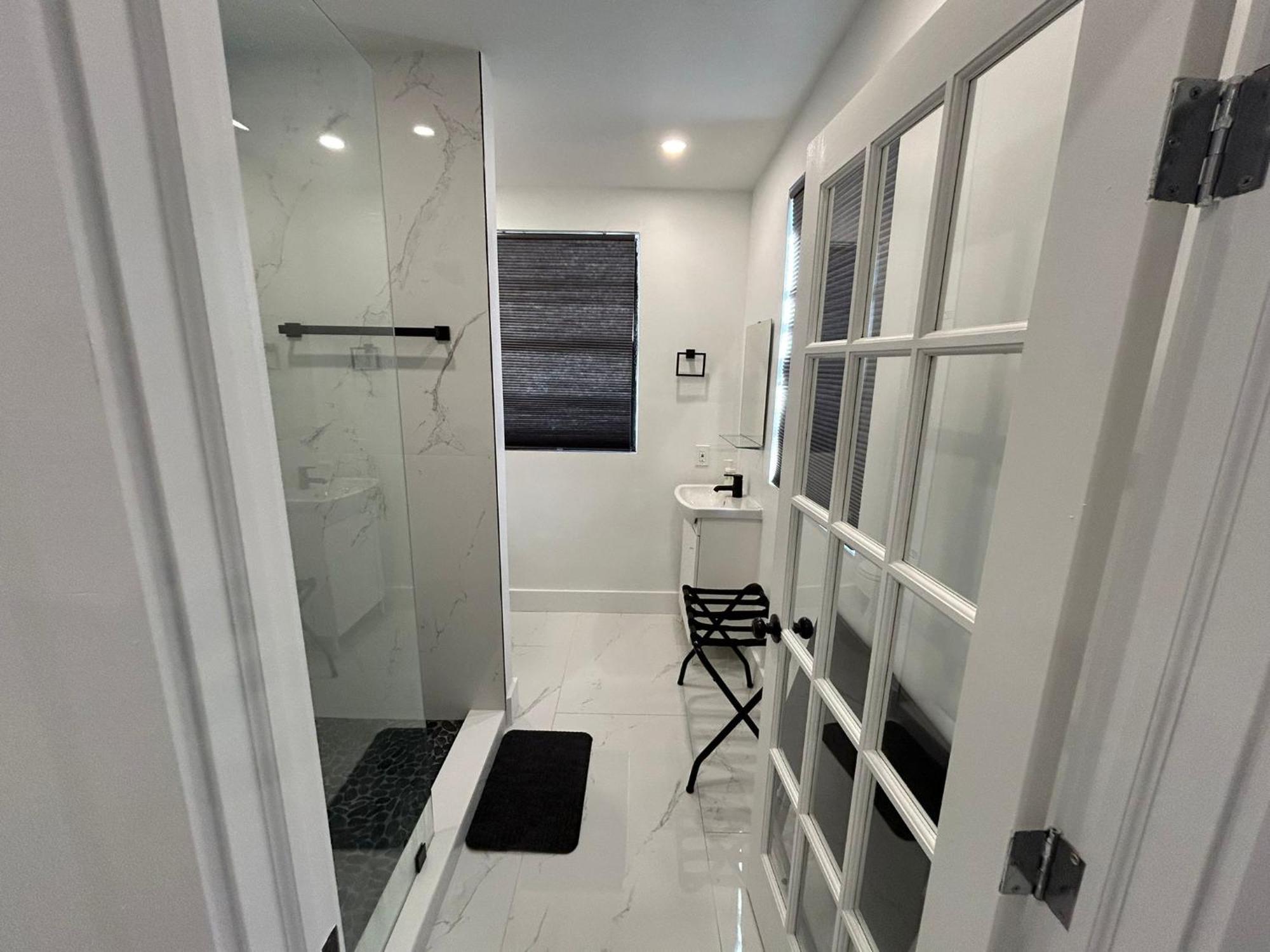 Private Rooms Close To Miami Airport - Free Parking - 01 Exterior photo