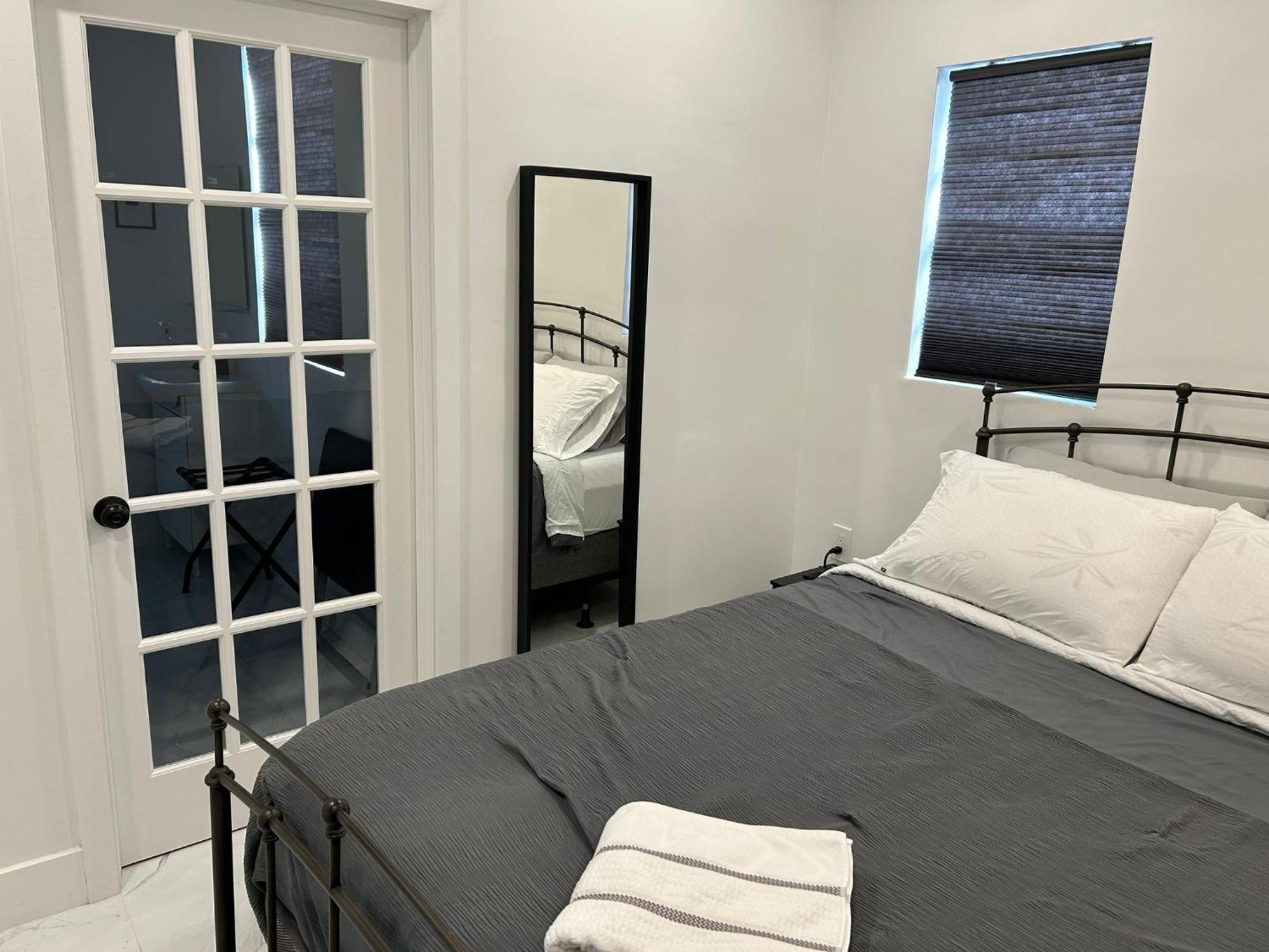 Private Rooms Close To Miami Airport - Free Parking - 01 Exterior photo